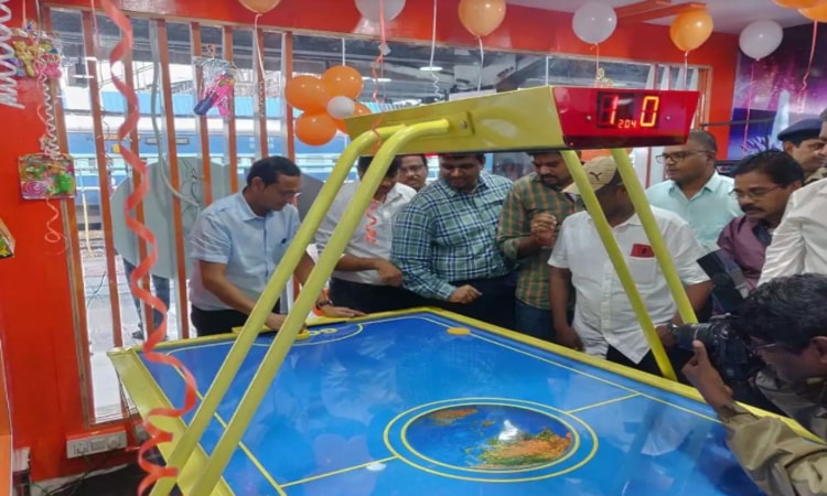 Air Hockey At Station