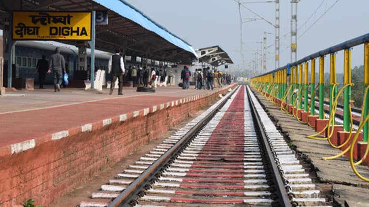 Travelling by Shatabdi Express? Indian Railways replaces 1 litre Rail Neer  with 500 ml bottle; here's why - Railways News