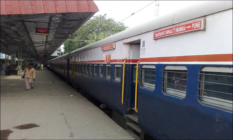 Mumbai Deccan Express